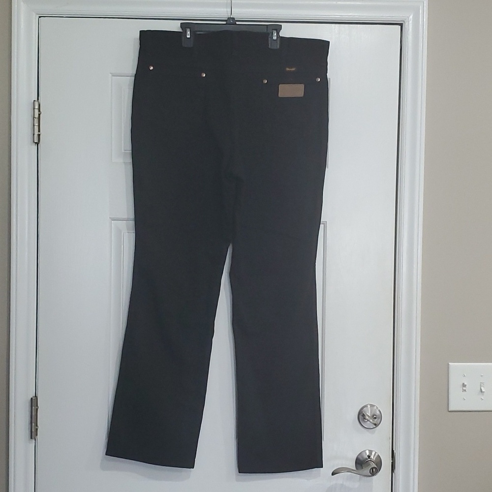 NWOT WRANGLER black jeans size 38X30